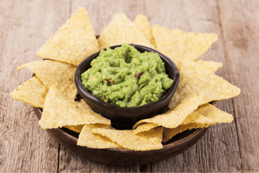 como-hacer-nachos-con-guacamole-casero