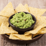 como-hacer-nachos-con-guacamole-casero